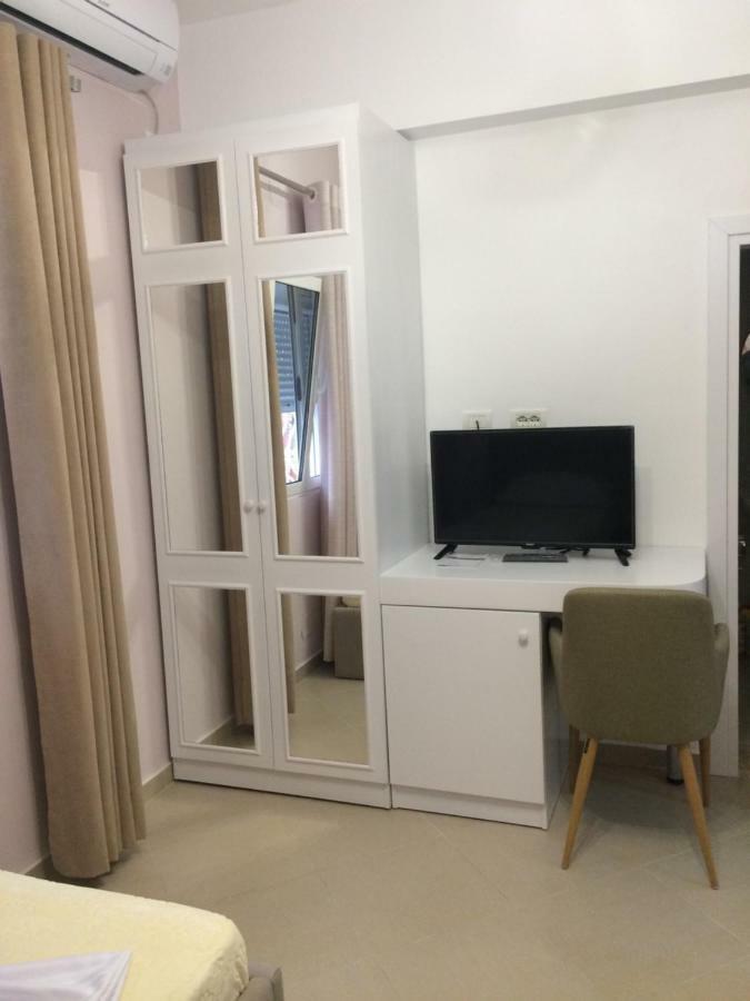Hotel Merkaj *